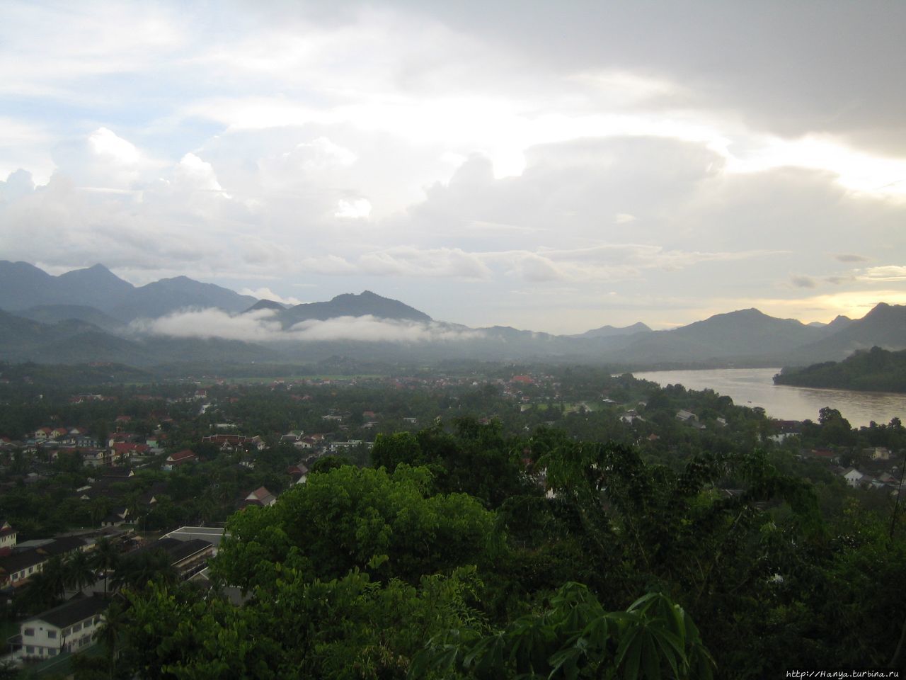 Вид с горы Фуси Луанг-Прабанг, Лаос
