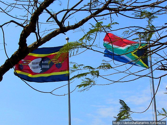 Флаги Свазиленда и Южной Африки Манзини, Свазиленд