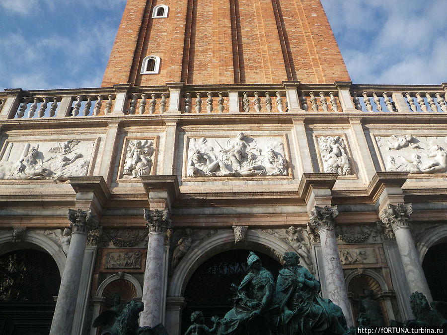 Лоджетта у подножия колокольни Венеция, Италия