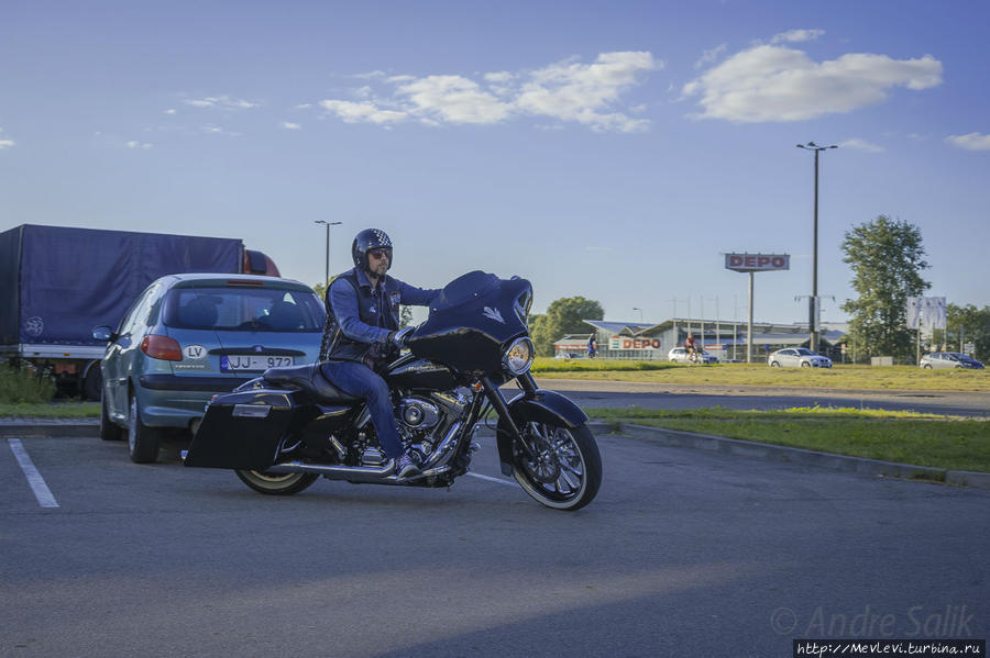 В движении Рига, Латвия