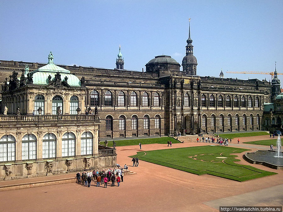 А больше никто и не бомбил Дрезден, Германия