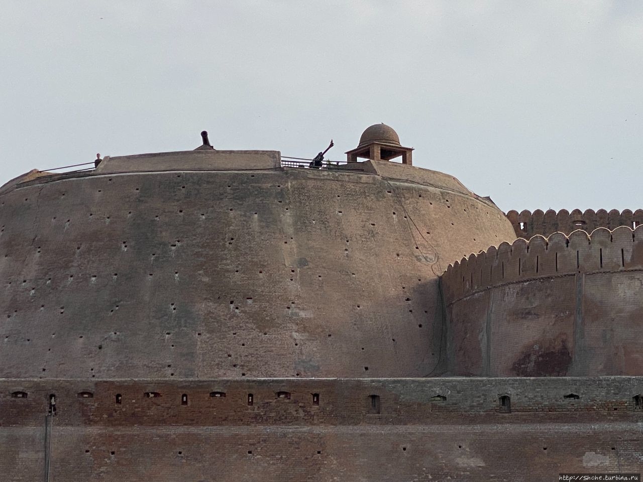 Bala Hisar - могучая крепость Пешавара, сейчас занята армией