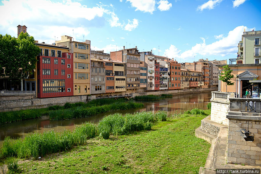 Жирона. Город на реке Оньяр Жирона, Испания