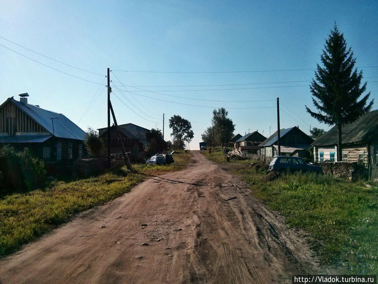 Дорога в деревне Ситники.