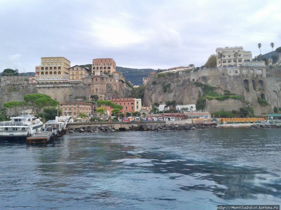 Sorrento:маршрут от piazza Tasso до морского порта Сорренто, Италия
