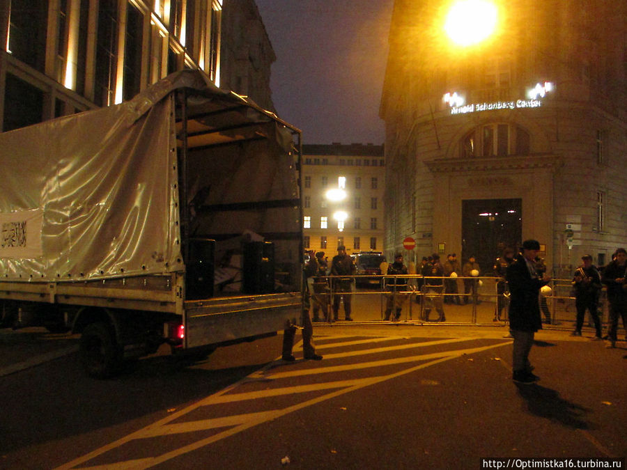 Исламский митинг на площади Шварценбергплатц Вена, Австрия