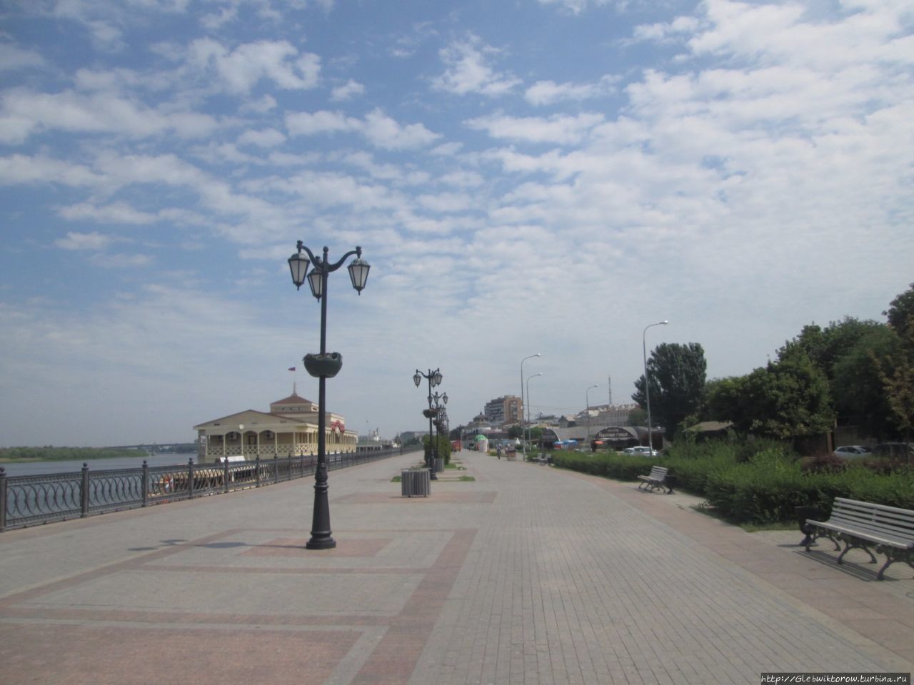 Прогулка по набережной Волги Астрахань, Россия
