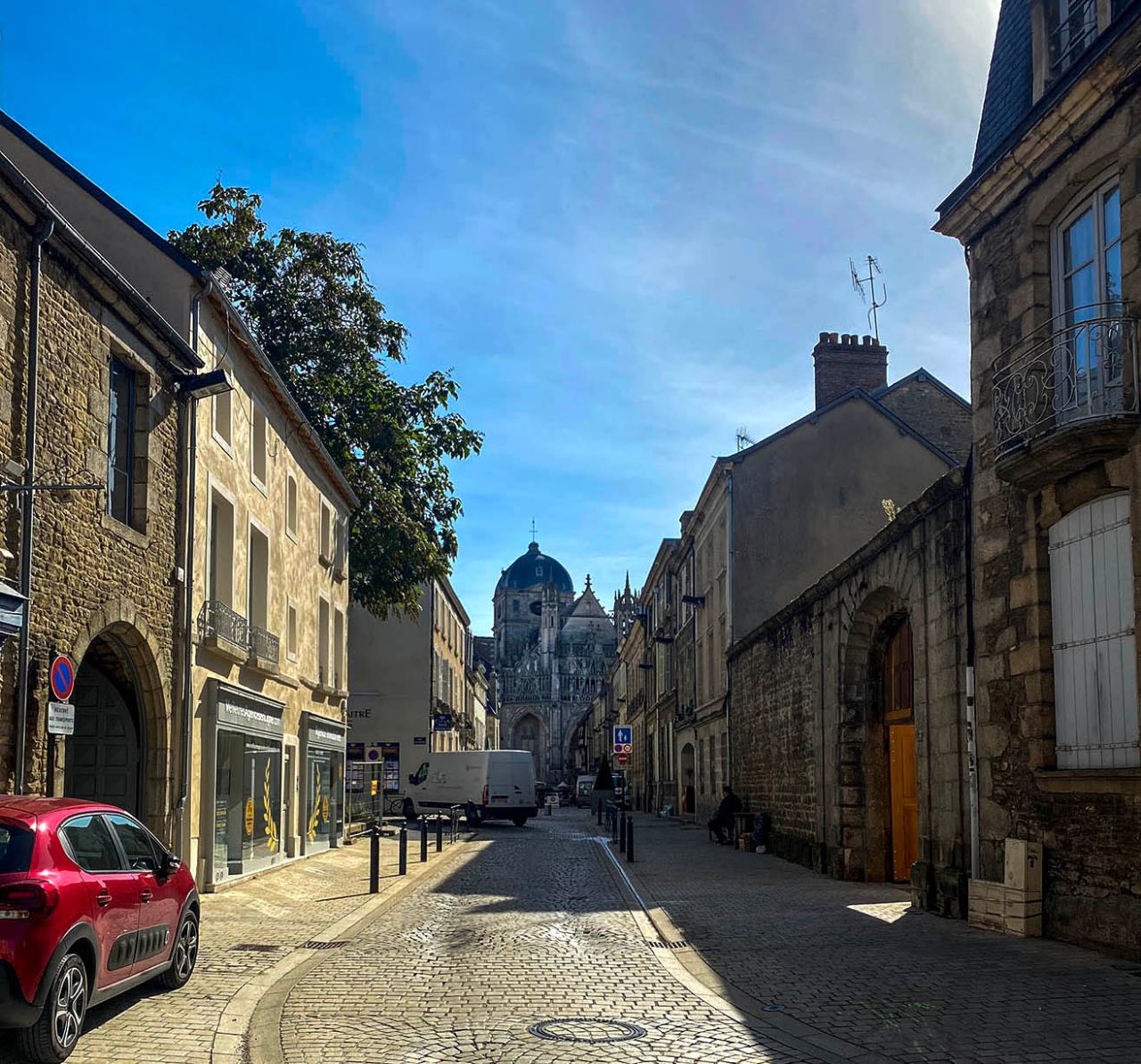 Незнакомец-Алансон Аленсон, Франция