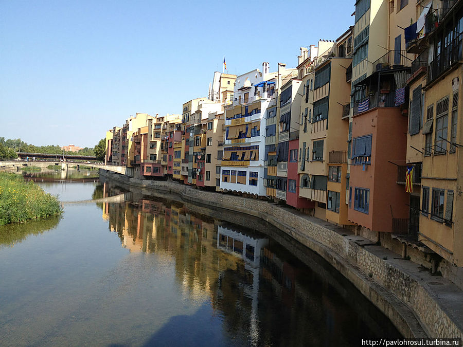 Типический испанский городок... Жирона, Испания