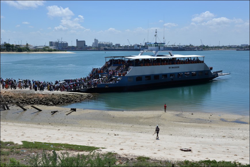 Ковчег Ангелы Меркель :) Дар-эс-Салам, Танзания
