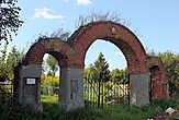 Старые кладбищенские ворота
