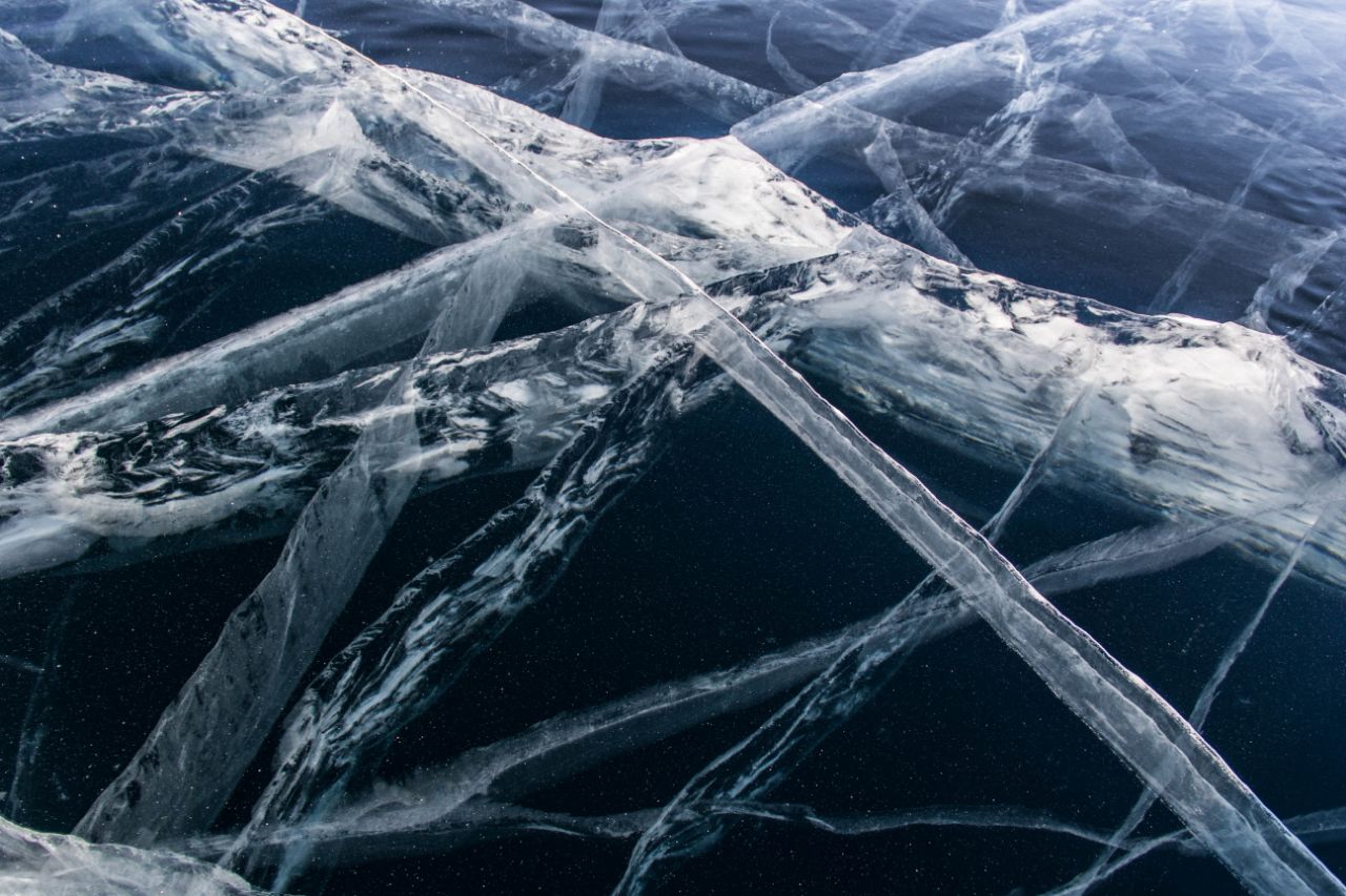 ледяные узоры озеро Байкал, Россия