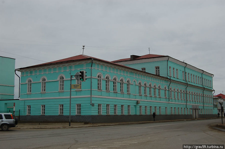 Здание первой женской гимназии Уральск, Казахстан