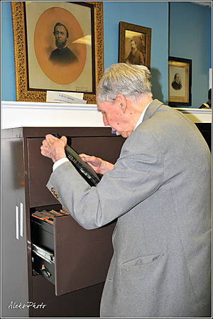 Этот старичок — 