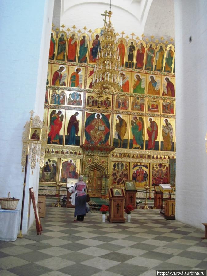 Внутри Преображенского собора Соловецкие острова, Россия