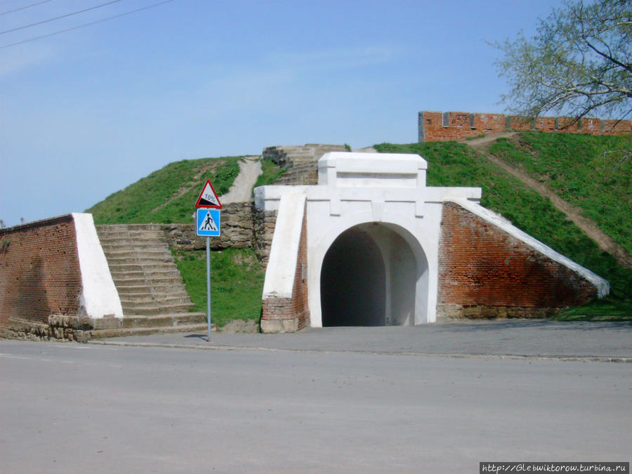 Прогулка по азовской крепости в апреле Азов, Россия