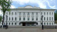 Здание бывшего Дворянского собрания в Костроме. Вид с аллеи Культуры Костромской области.
