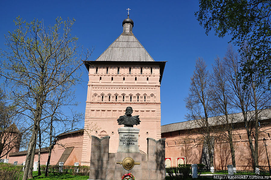 Памятник Дмитрию Пожарскому Суздаль, Россия