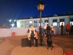 Скульптурная композиция Присядь на дорожку у ж/д вокзала в Кирове