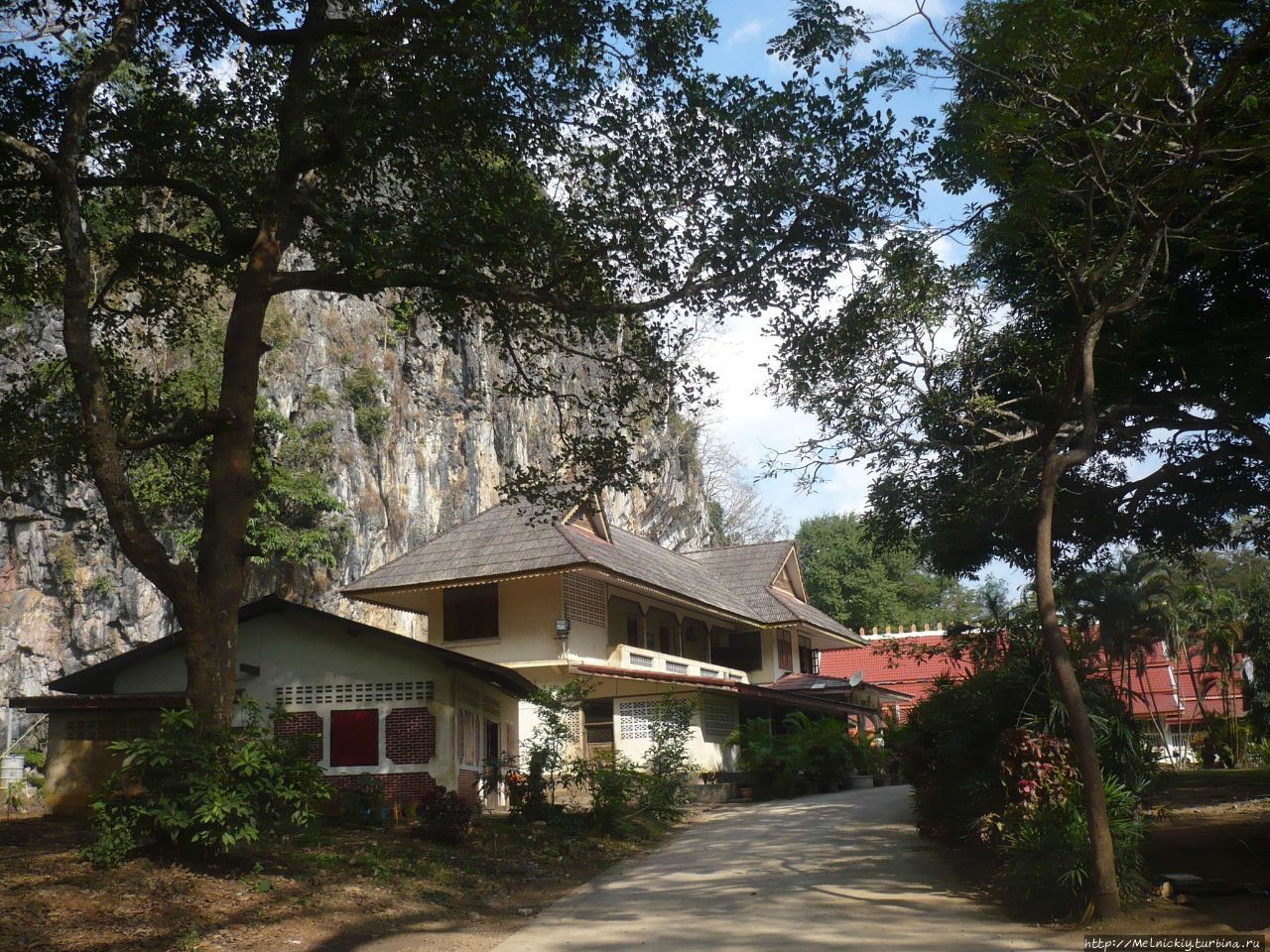 Пещерный храм Тхам Пла Мае-Сай, Таиланд