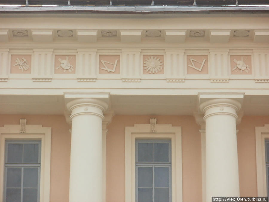 Делает карьеру в Петербурге, занимает должности (в том числе в Академии художеств), много переводит, издаёт журнал и книги, имеет большое влияние на читателей, в фаворе у императрицы Екатерины, а затем и у Павла. Основал масонскую ложу Умирающий сфинкс. Санкт-Петербург, Россия