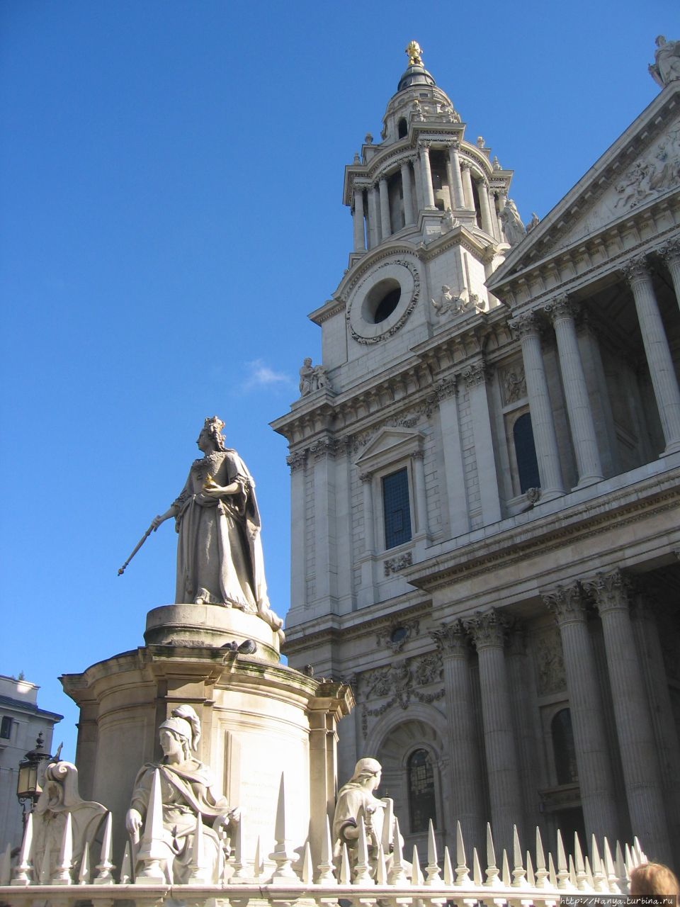 Собор Святого Павла в Лондоне и памятник Королеве Анне Лондон, Великобритания