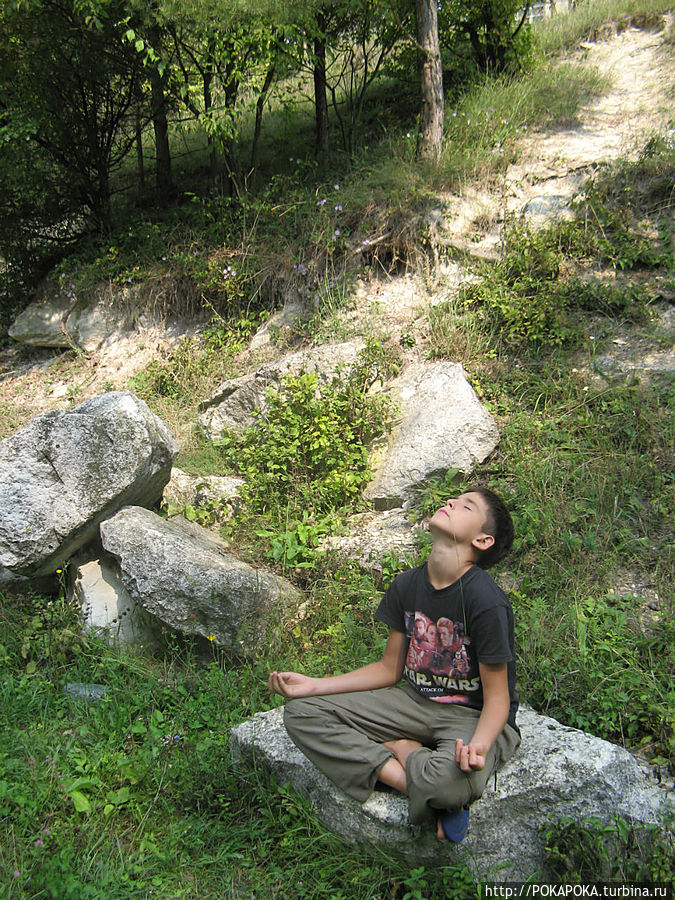 Даже дети что-то чувствуют, еще не понимая...