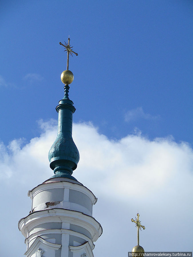 Обходя собор святой Екатерины Кингисепп, Россия