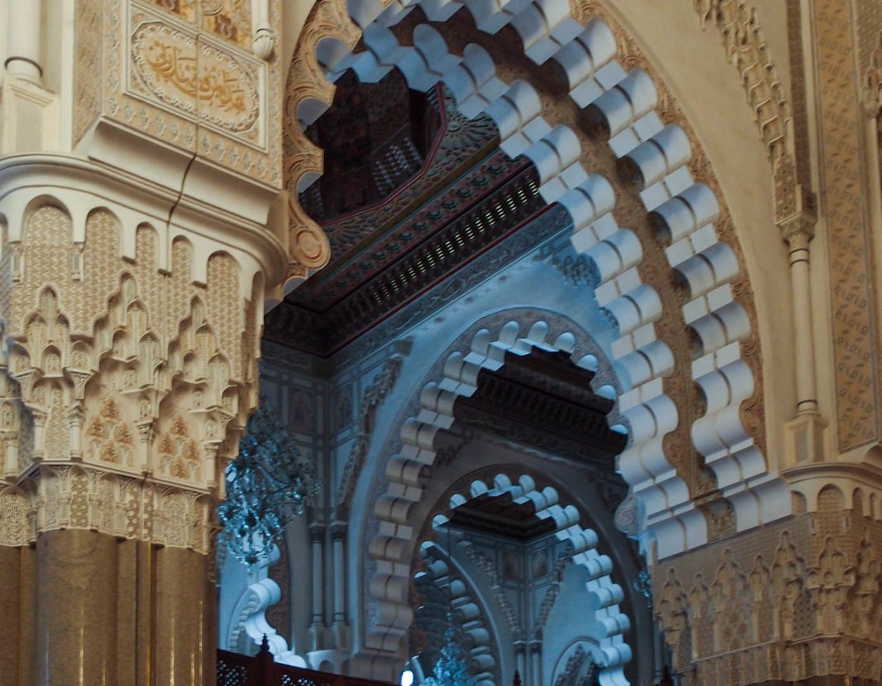 Плывущая на троне пенных волн Касабланка, Марокко