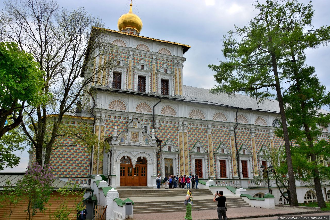 трапезная троице-сергиева монастыря. церковь преподобного сергия сергиев посад. трапезный храм сергиев посад. трапезная палата церковь сергия радонежского сергиев посад. трапезная лавры.