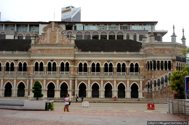 Крыло  дворца  султана Абул — Самада. Куала-Лумпур, Малайзия