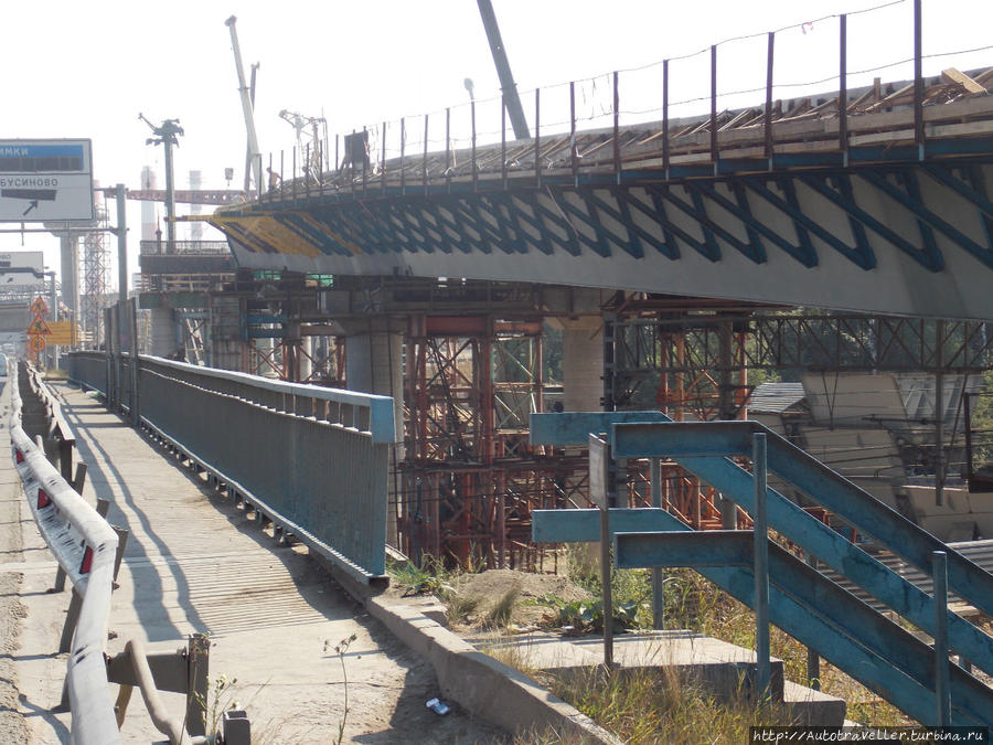 Москва строит дороги.