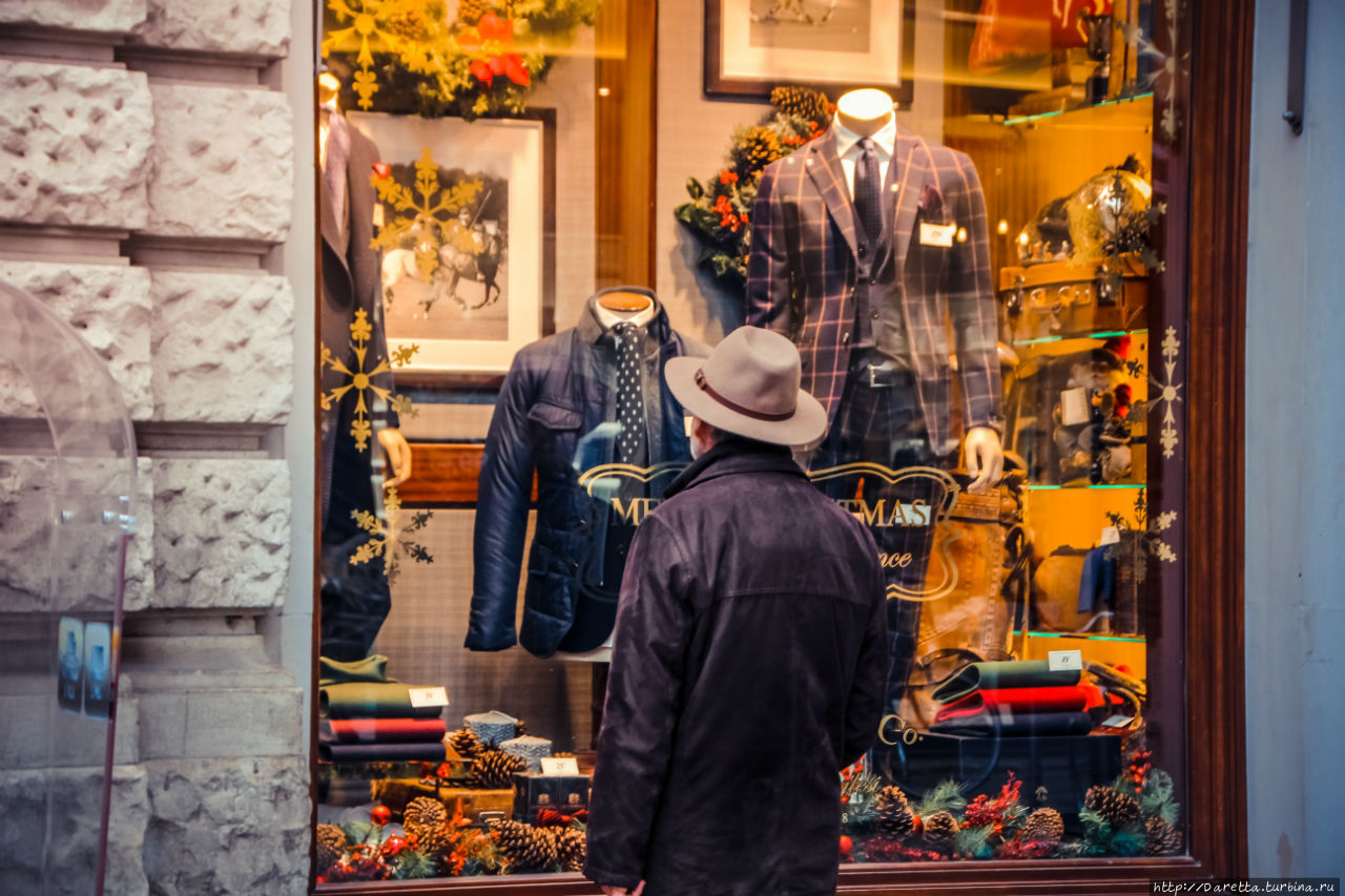 Где в Милане живет Рождество? Милан, Италия