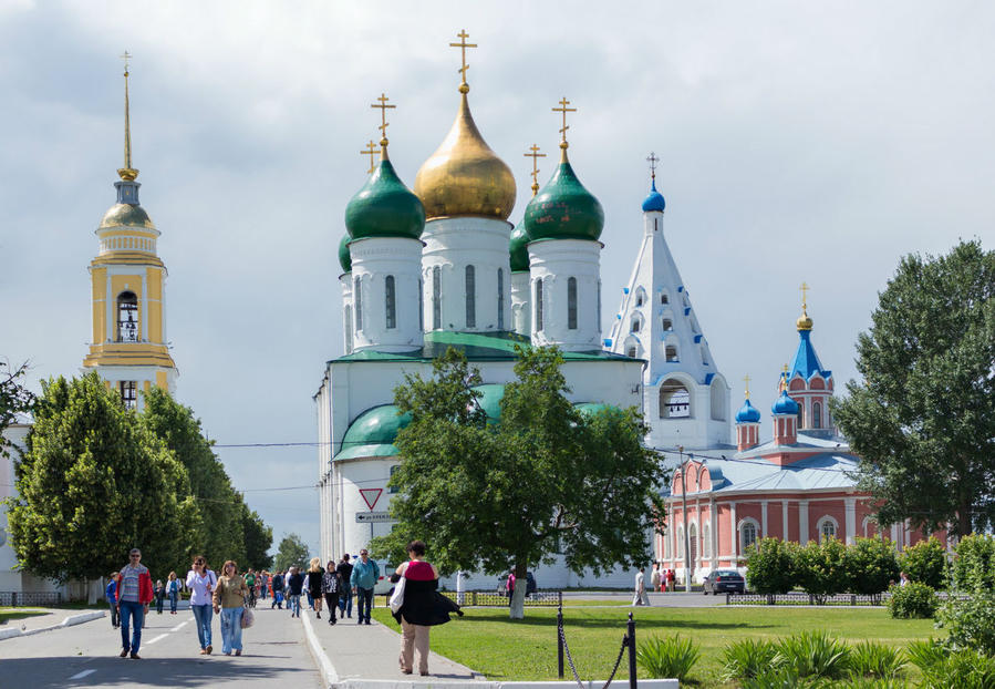 Идем дальше. В Коломне много настоящих древних памятников. Кругом очень чисто и красиво, а инфраструктура и благоустройство близко подходят к европейскому уровню. Коломна, Россия