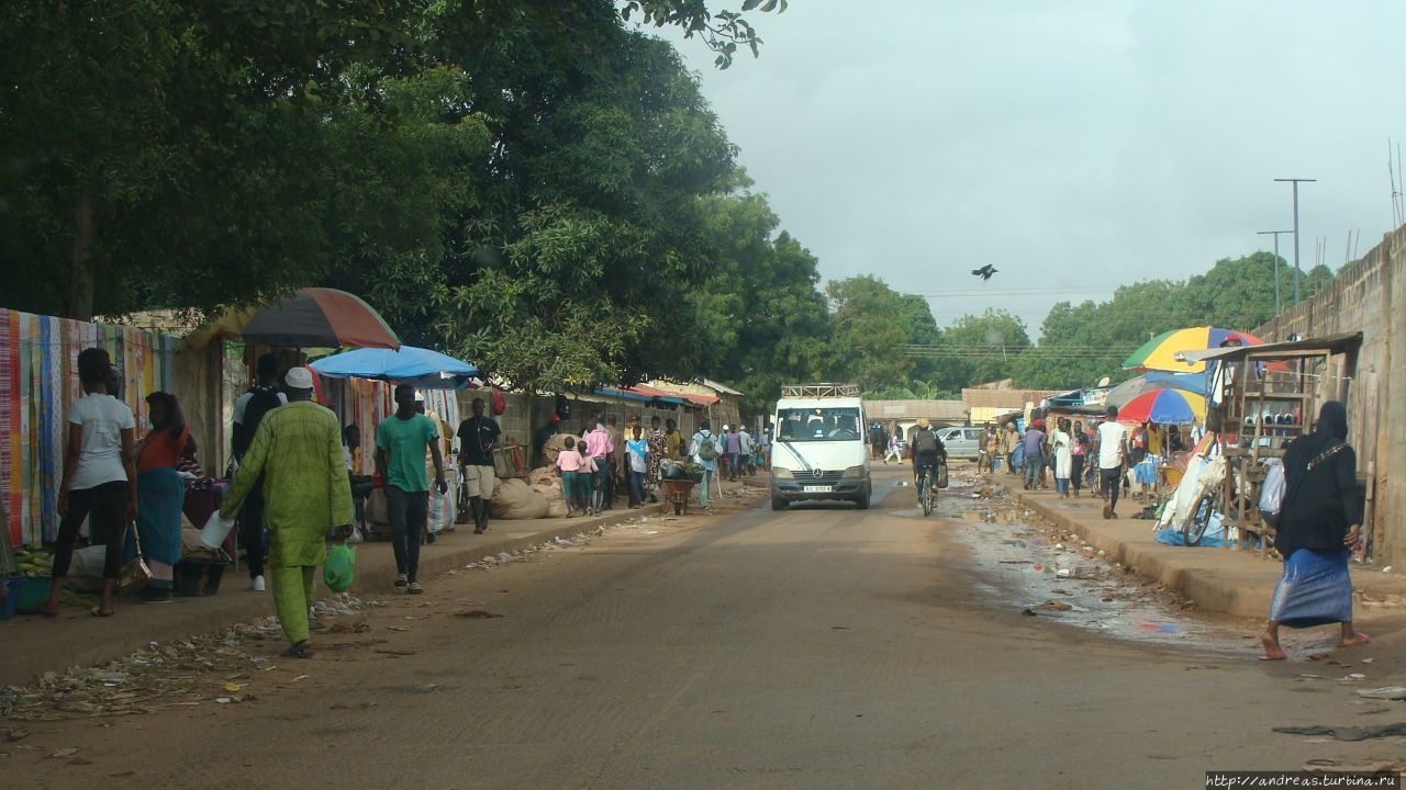 Гамбийские приключения Серекунда, Гамбия