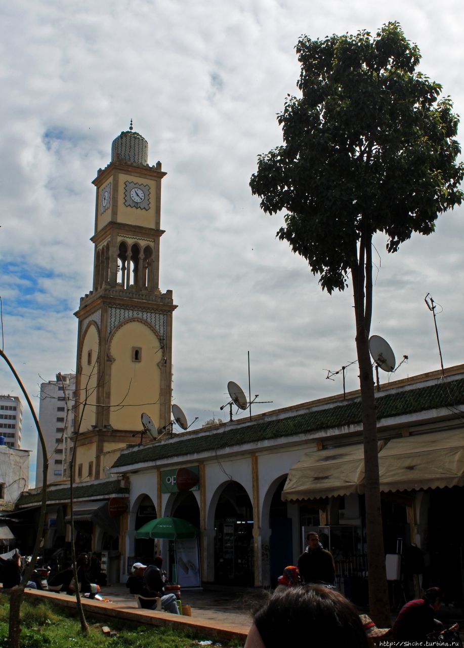 Часовая Башня в Старой Медине Касабланка, Марокко