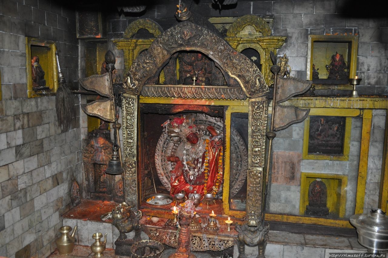 Статуя Ваджрайогини в Патане в храме Махабудда.