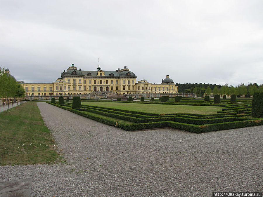 Вид на регулярный парк и дворец. Дротнингхольм, Швеция