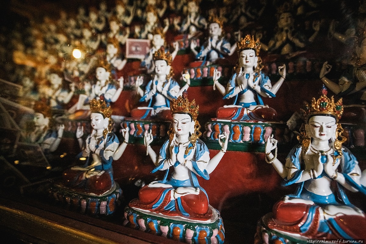 Главная резиденция Кармап в Тибете — монастырь Цурпху Монастырь Цурпху, Китай
