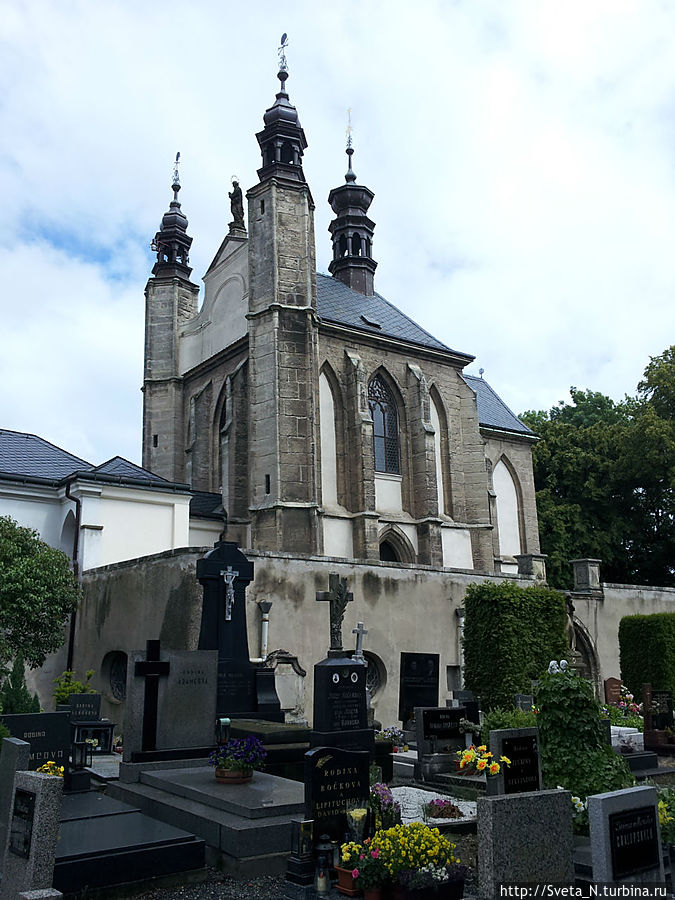 А вот так костница выглядит со стороны