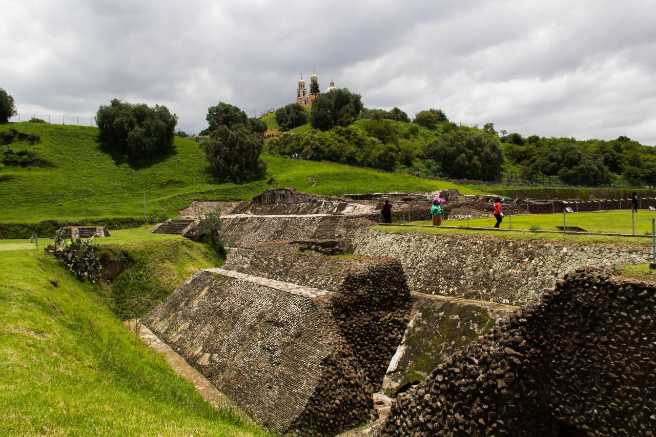 Чолула. Великая пирамида Тлачиуальтепетль Чолула, Мексика
