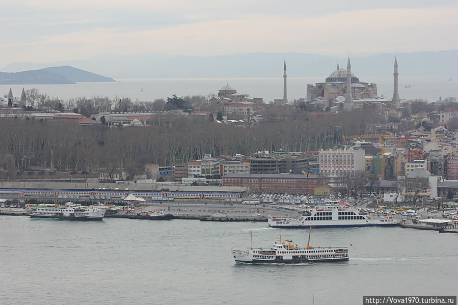 Вид на Айю Софию и дворец Топкапы. Стамбул, Турция