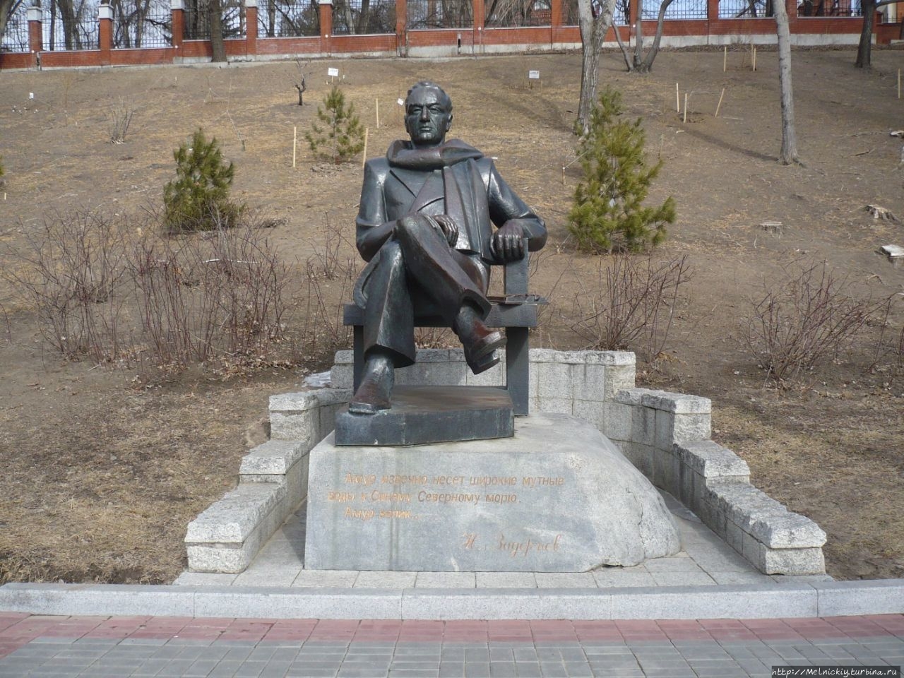 Памятник  писателю Николаю Задорнову / Monument to the writer Nikolai Zadornov