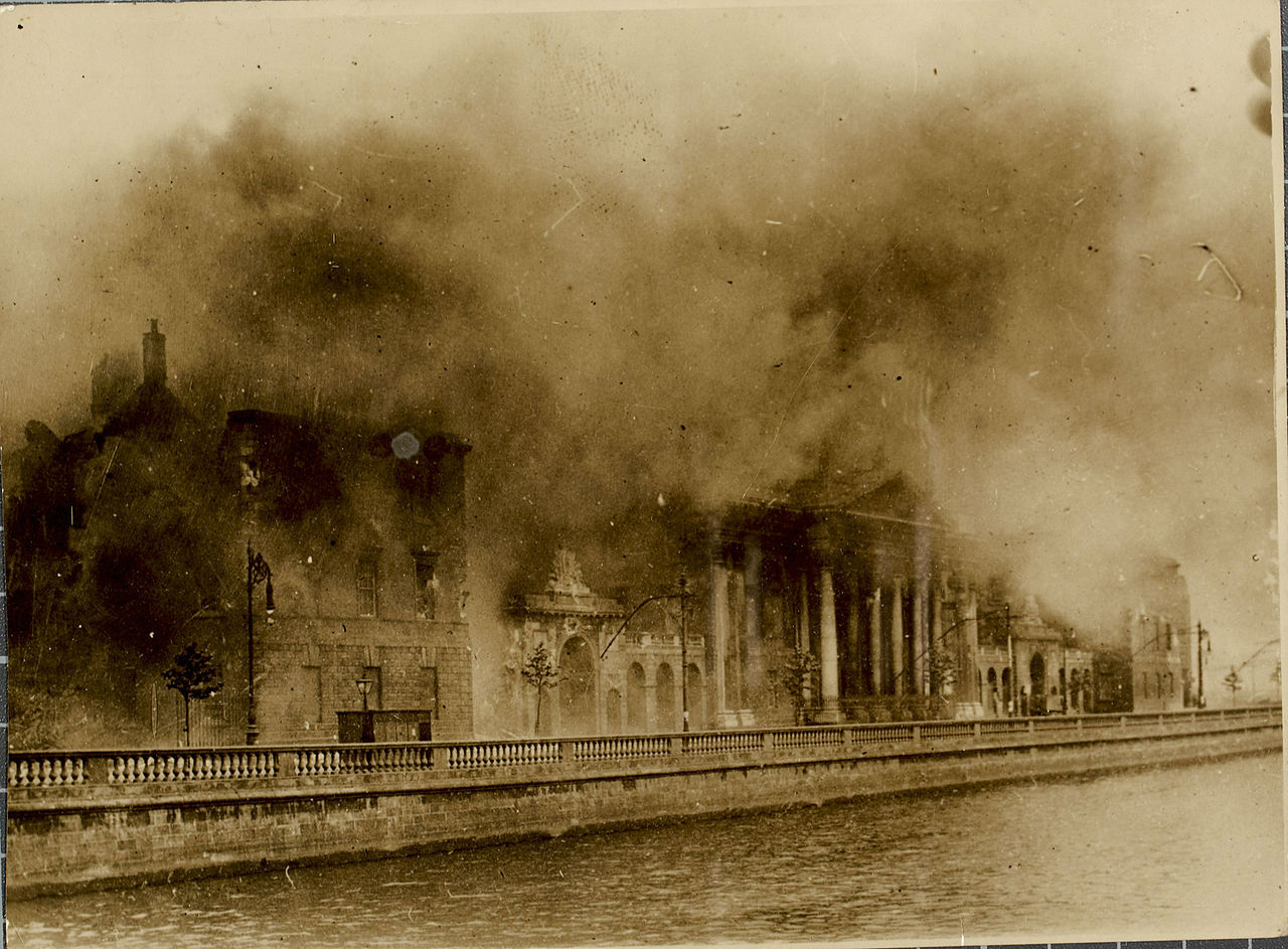 Пожар в здании Четырех судов, 1922. Википедия Дублин, Ирландия