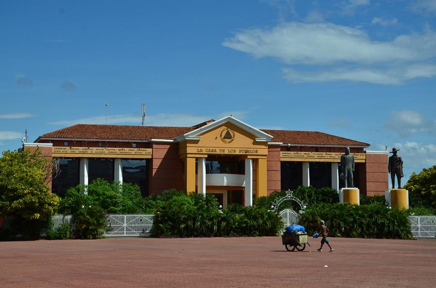 Народный Дом — президентский дворец на площади Революции Никарагуа