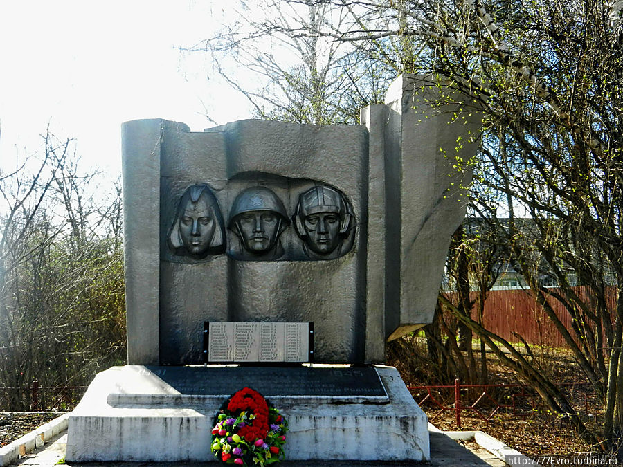 Памятник погибшим в ВОВ односельчанам в селе Образцово Королёв, Россия