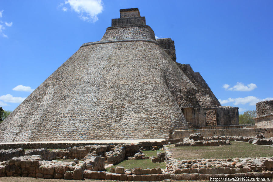 Пирамида Вролшебника (Ушмаль) Мексика