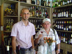 Дегустируем превосходное вино Месембрия в винном магазине на ул. Славянская возле храма Св. Софии