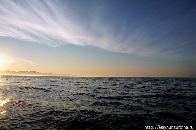 Закат.  Вид  с  моря Южно-Сахалинск, Россия