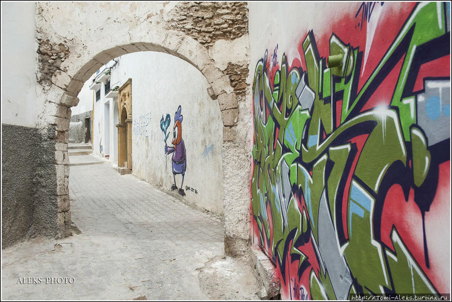 Мое отношение к граффити — весьма сдержанное. Но тут что ни работа, то маленький шедевр. Аземмур, Марокко